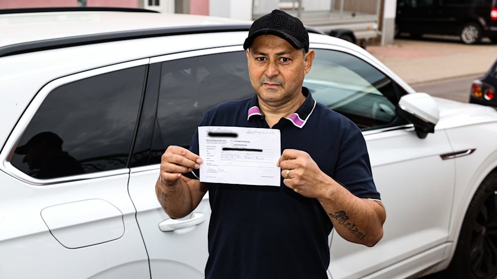 Dzemal Suljic (46) ist sauer über die zerkratzte Beifahrerseite seines VW Touareg