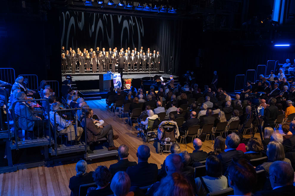 500 Gäste waren ins Neue Theater in Halle gekommen, lauschten der Musik und den Reden