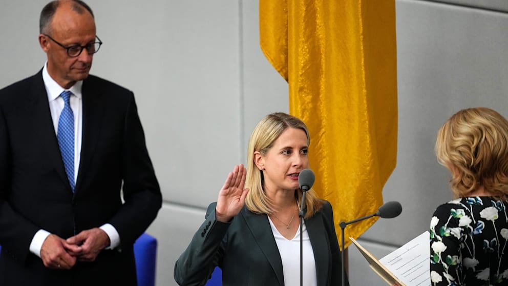 Bauministerin Verena Hubertz (37, SPD) will es den Kommunen rasch ermöglichen, schneller zu bauen