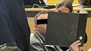 Der renommierte Strafverteidiger Philipp Pruy (Mitte) vertritt Daniel H. in dem Verfahren