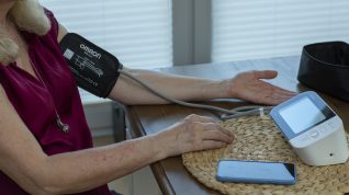 Omron M500 Intelli IT Oberarm Manschette Blutdruck Messgerät