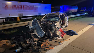 Kettenreaktion auf A2: Autofahrer nach Reifenplatzer schwer verletzt 