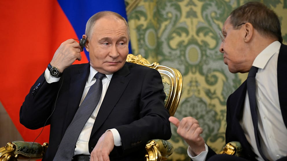 Russlands Außenminister Sergej Lawrow (75)