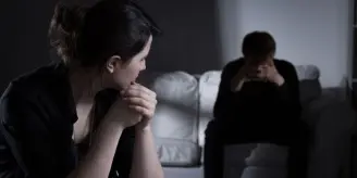 Mann beim Fremdgehen erwischt und von Frau konfrontiert
