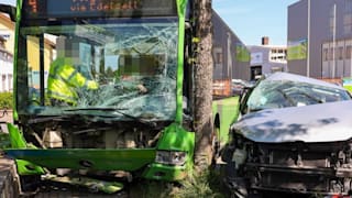 Unfall in Fulda: Mann (64) stirbt nach Crash mit Bus