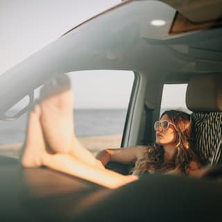 Polizei kennt kein Pardon: Füße hoch im Auto? Kostet in Spanien 80 Euro