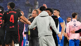 FC Barcelona: Wütender Hansi Flick stoppt feiernde Barça-Stars