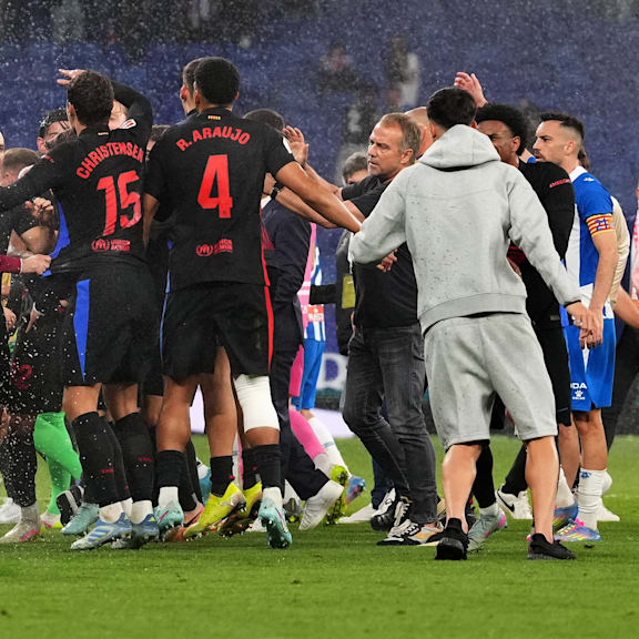 FC Barcelona: Wütender Hansi Flick stoppt feiernde Barça-Stars
