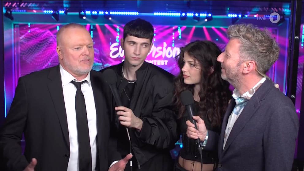 Stefan Raab (l.) im ARD-Interview zusammen mit Abor & Tynna nach dem ESC